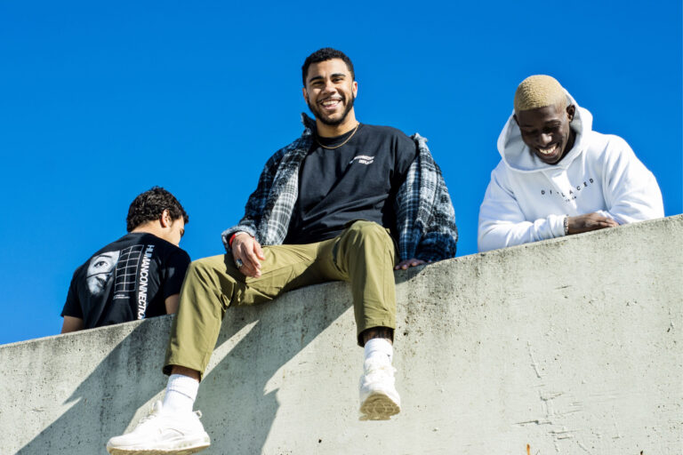 Męska szafa okiem kobiety – jak streetwear podbija serca (i garderoby) współczesnych par?
